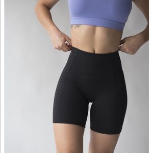 the yvette short : 6" - smooth black, Ptula